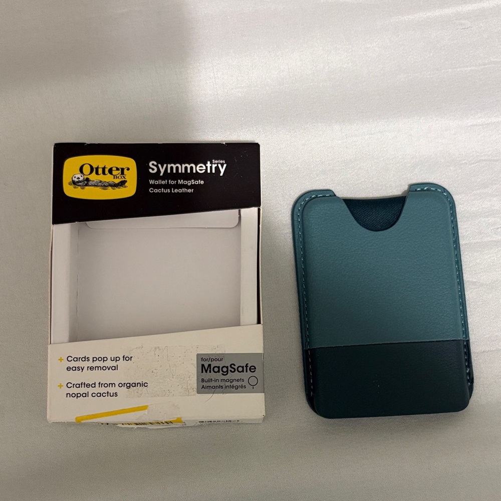 OtterBox Symmetry MagSafe Wallet in Teal and Dark Green
